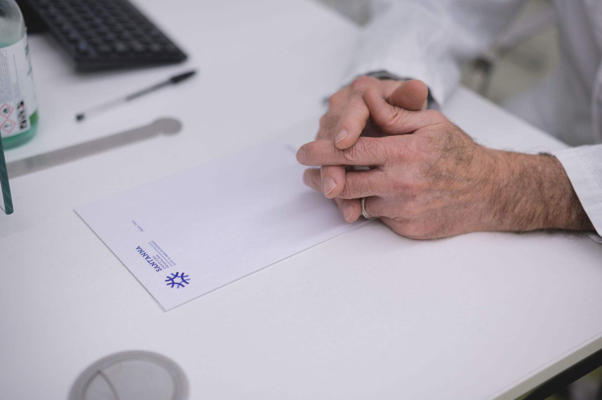 Trattamento mininvasivo delle vene varicose: VenaSeal Closure System™ 4 Trattamento mininvasivo delle vene varicose: VenaSeal Closure System™ svg+xml;charset=utf