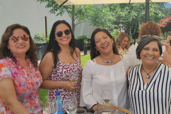Amiche peruviane riunite: le tre nuove infermiere sono arrivate in St. Anna anche grazie a Mariella Bravo (seconda da dx).