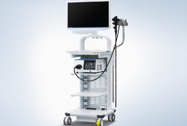 Innovative Medizintechnik im Einsatz für die Patienten Olympus carrello monitor e videoprocessore